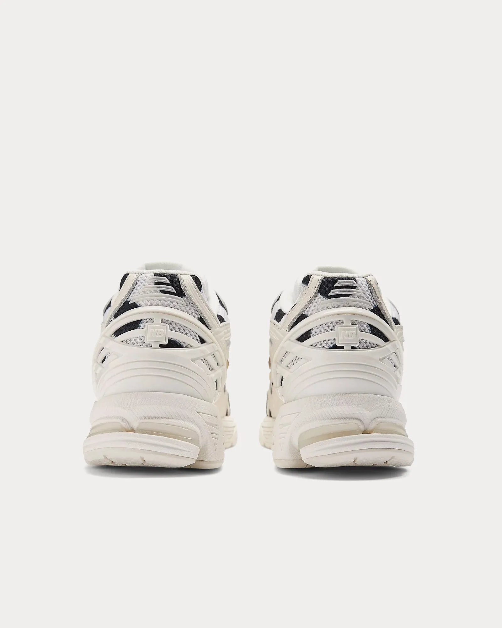 1906r Sea Salt / Phantom Low Top Sneakers