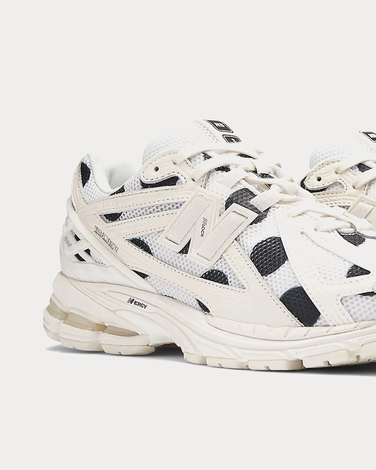 1906r Sea Salt / Phantom Low Top Sneakers