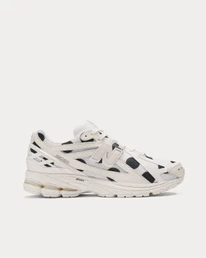 1906r Sea Salt / Phantom Low Top Sneakers